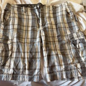 Men’s size 40 cargo shorts